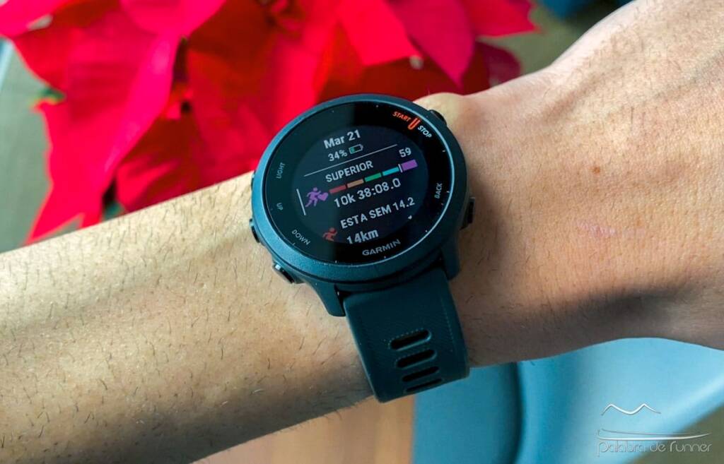 Vendía en Facebook un reloj comprado con la tarjeta robada a compañera de running 2 reloj Garmin Forerunner. Imagen ilustrativa