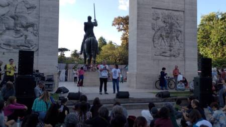 ATE repudió DNU del Gobierno: “vuelve a insistir con prohibir el derecho a huelga” GoX1HOJWcAAC5z6 - 4