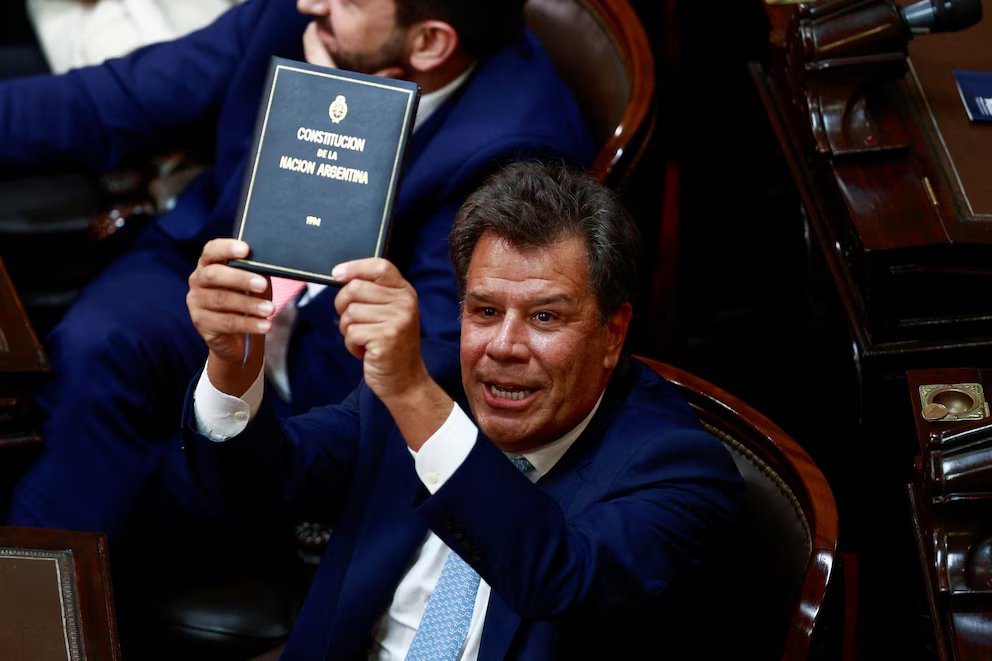 Grat7qTXkAACM7P - 1