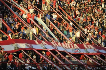 Hinchas 1 - 8