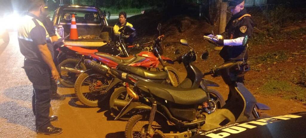 Detuvieron a 24 personas y secuestraron 29 vehículos en un amplio operativo en Wanda y Eldorado Imagen de WhatsApp 2025 05 11 a las 14.09.41 716f8cfb - 2