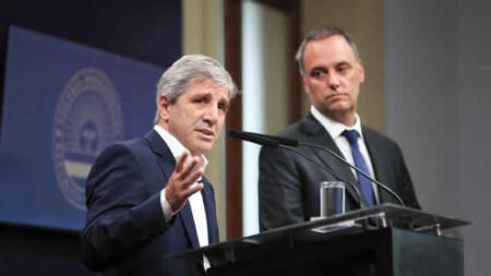 Dólares sin declarar: piden cautela a estaciones de servicio ante cambios del Gobierno Semana decisiva en la Casa Rosada entre crisis, ajuste y presión interna.