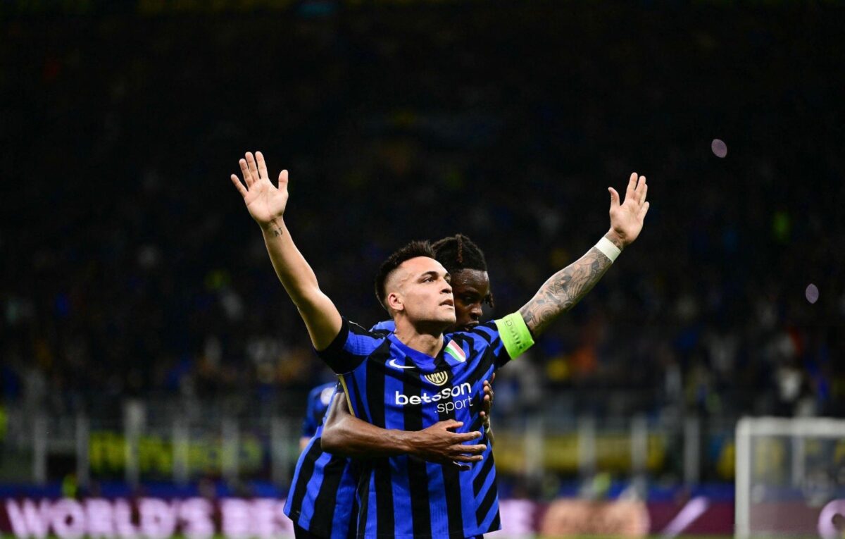 Alerta en la Selección: Lautaro Martínez vuelve a lesionarse y preocupa a Scaloni 3 Lautaro Martínez sufrió una distensión en el sóleo izquierdo y estará al menos 15 días fuera. Inter seguirá su evolución y crece la preocupación en la Selección Argentina.