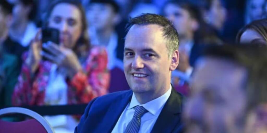 Adorni contra el Congreso: “Es un horror lo que han votado los diputados” 5 Manuel Adorni 3 - 4