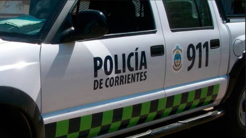 El arresto se concretó tras un aviso telefónico a la comisaría local, en el que vecinos alertaban sobre la conducta sospechosa de un joven que vivía en los márgenes del pueblo. 