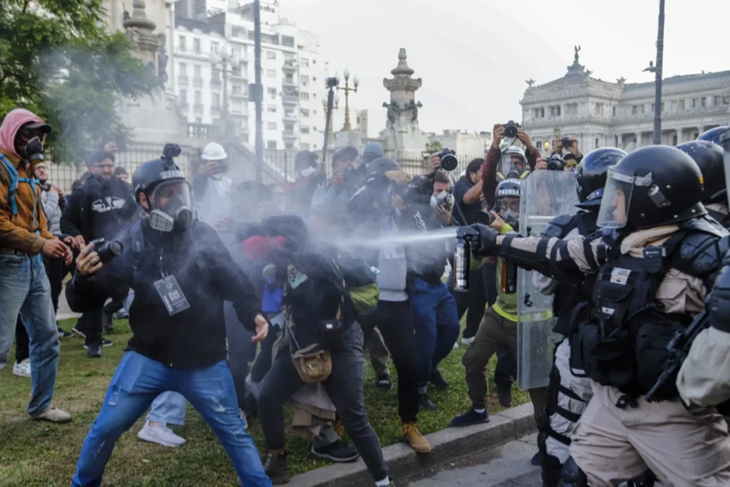 Represion 1 - 1