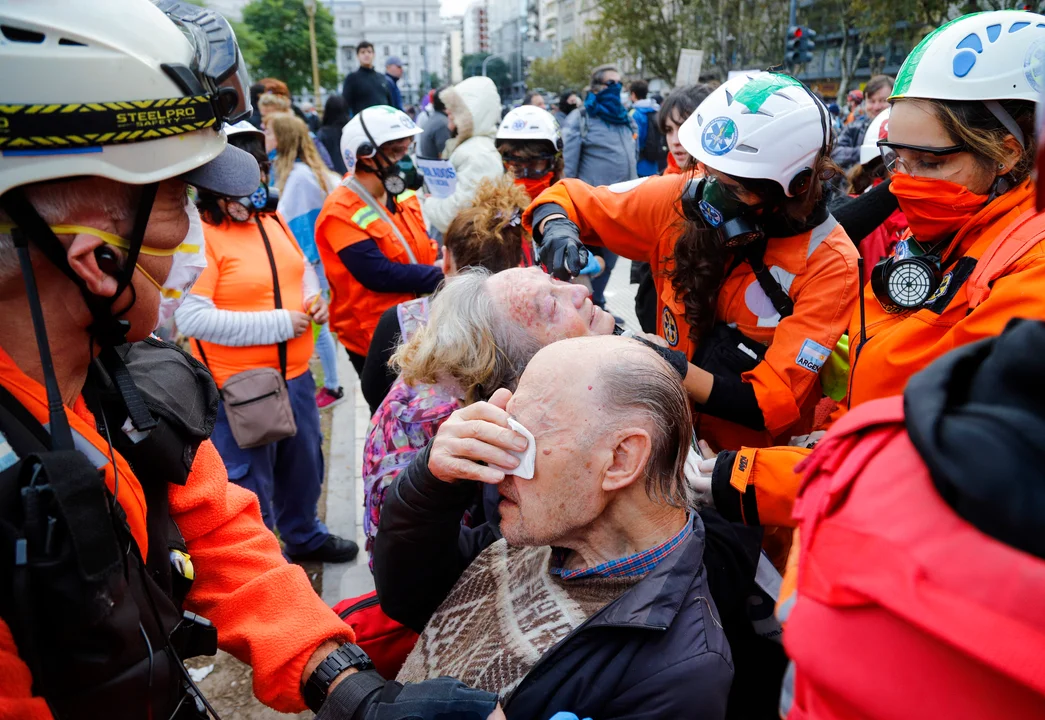 En una nueva jornada de marcha hacia el Congreso, jubilados fueron reprimidos por la Policía