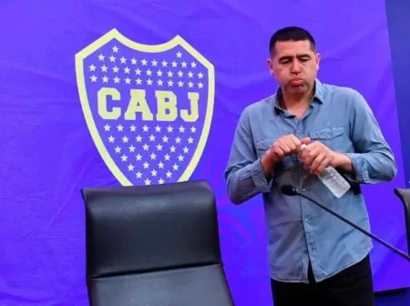 Riquelme conoce esta situación y estaría dispuesto a activar la cláusula de salida de Paredes, algo que no había ocurrido en intentos anteriores.
