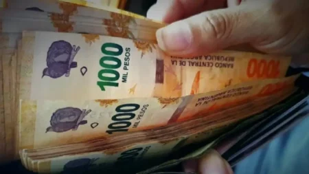 Los salarios se ubicaron por debajo de la inflación de marzo en Argentina, según Indec El aumento del costo financiero y la pérdida del poder adquisitivo complican a las familias.