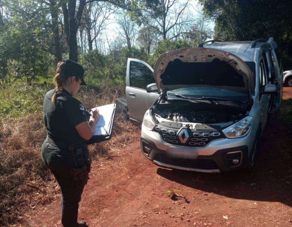 Secuestraron un vehiculo robado en Hipolito Yrigoyen tras operativo policial 2 - 2