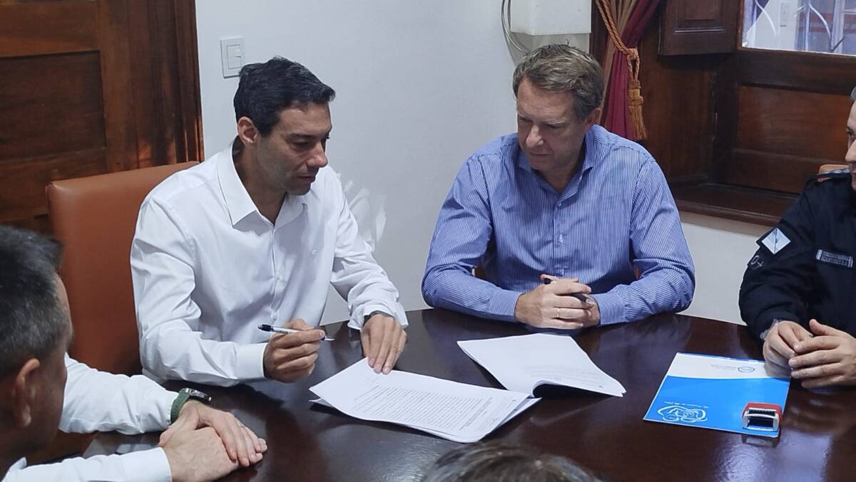El IPS y la Policía de Misiones firmaron un histórico convenio médico-asistencial 4 WhatsApp Image 2025 05 13 at 10.35.34 - 3