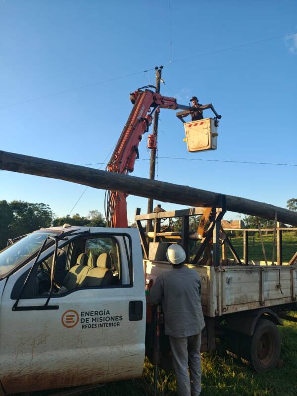 Tras el temporal, se restableció el servicio eléctrico en el Alto Uruguay 9 WhatsApp Image 2025 05 16 at 12.13.13 1 - 8