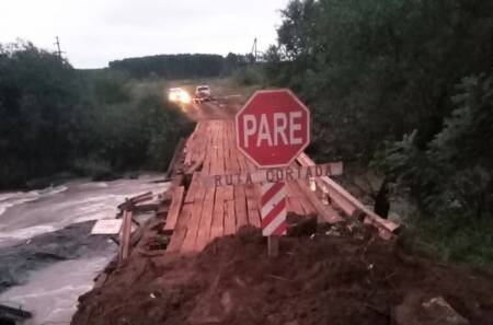 Un siniestro vial dejó sin puente que une Misiones con Corrientes aviso corrientes puente 1 - 1