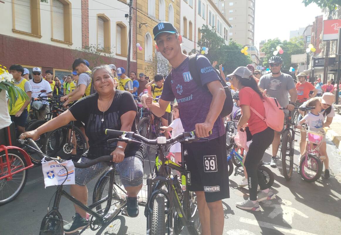 Cientos de corazones solidarios se unieron en la 25ª bicicleteada del Roque González 4 bicicleteada solidaria roque gonzalez 10 - 3