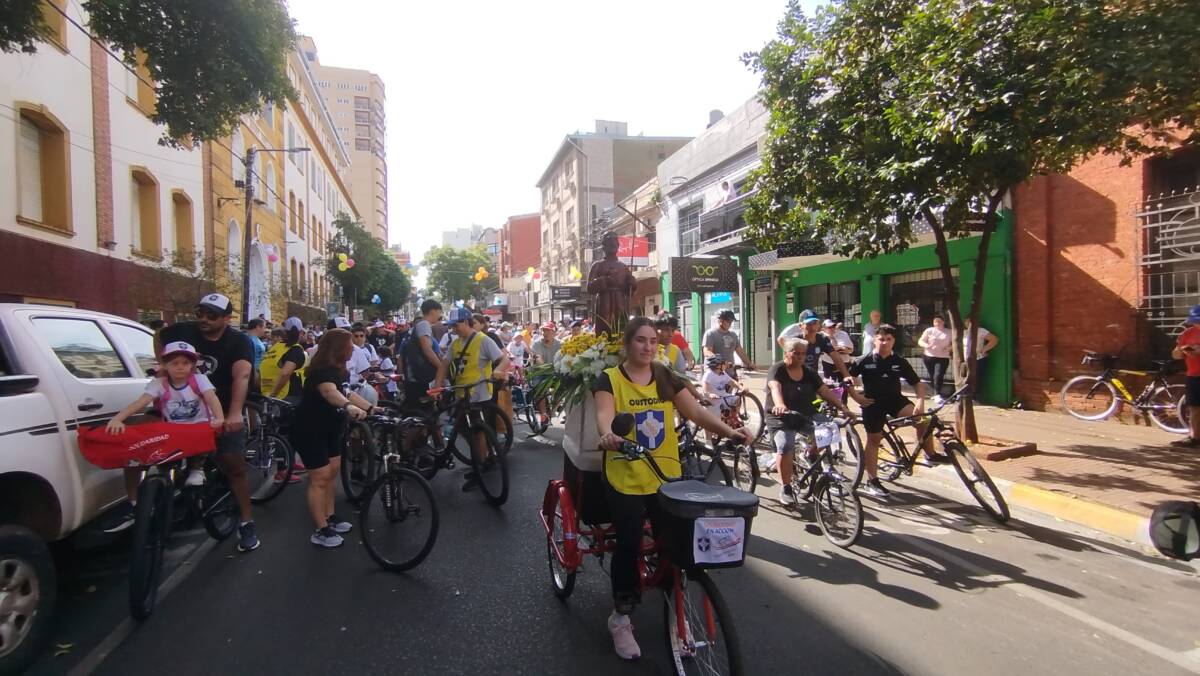 Cientos de corazones solidarios se unieron en la 25ª bicicleteada del Roque González 22 bicicleteada solidaria roque gonzalez 11 - 21