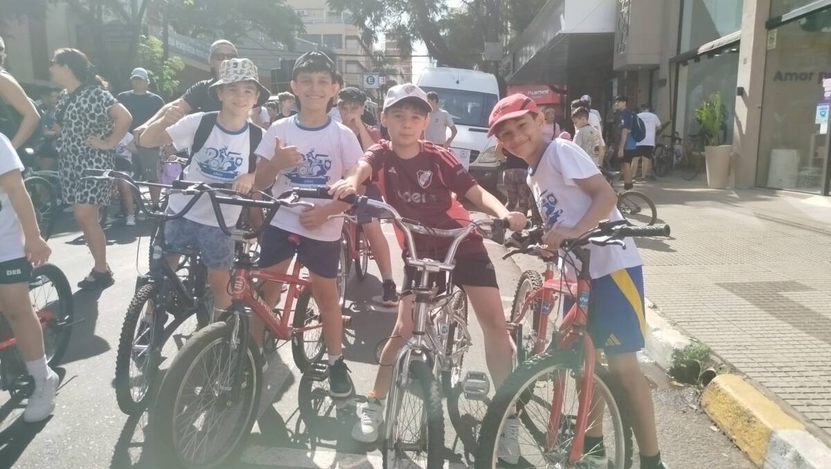 Cientos de corazones solidarios se unieron en la 25ª bicicleteada del Roque González 12 bicicleteada solidaria roque gonzalez 6 - 11