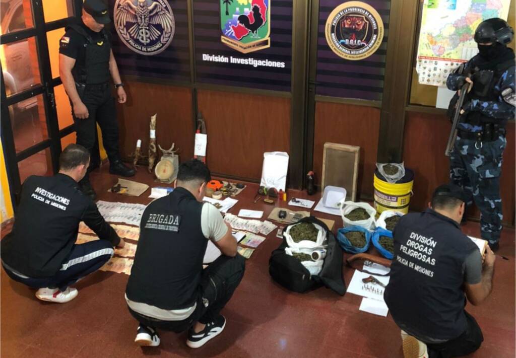 San Vicente: en bunker allanado se incautó marihuana, armas y detuvo a narco bunker - 1