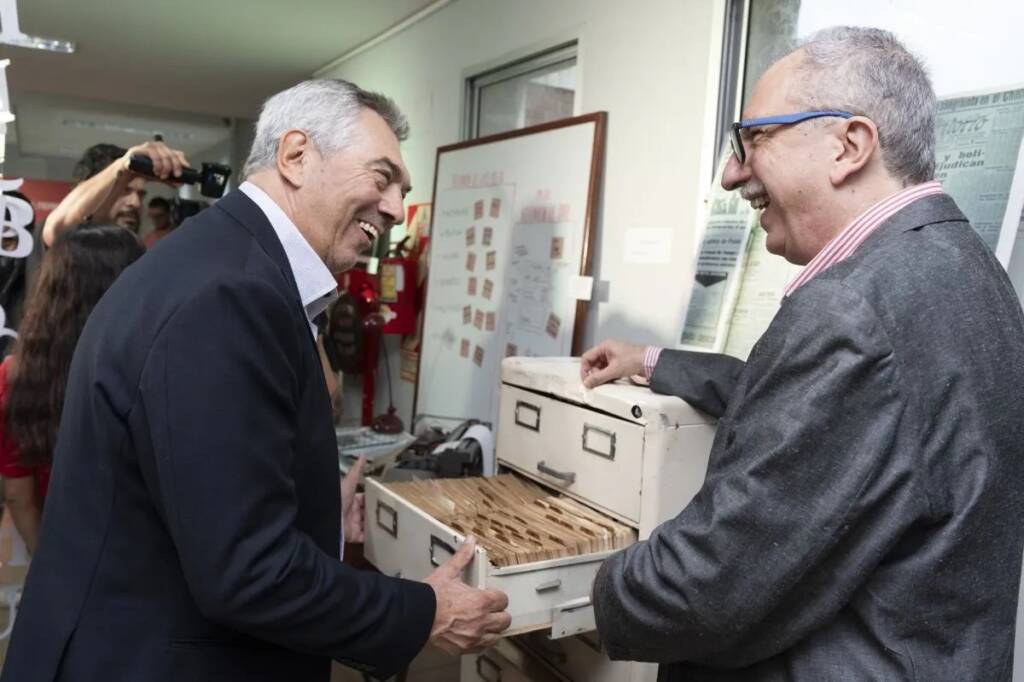 “100 años, Miles de Voces”: el diario El Territorio inauguró una muestra histórica 4 El gobernador Hugo Passalacqua y el presidente del directorio del diario El Territorio, Álvaro Caamaño, quedó inaugurada la muestra “100 años, Miles de Voces”