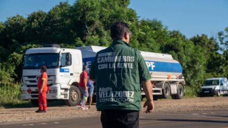 Camioneros de Misiones amenazan con un paro tras la eliminación de la LINTI camioneros1 - 2