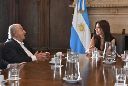 Armando Cavalieri (FAECyS) y la ministra de Capital Humano de la Nación, Sandra Pettovello