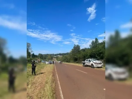 choque movil policial y auto Obera 696x522 1 - 5