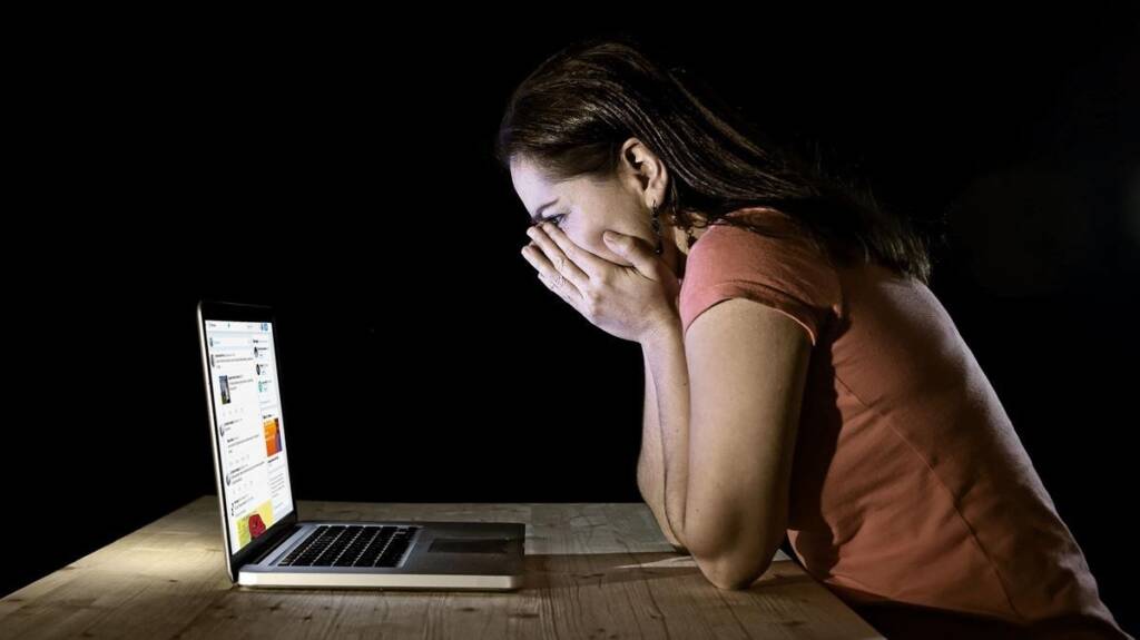 Más de la mitad de los chicos usa inteligencia artificial y dos de cada tres lo hace con fines escolares 6 Casi un tercio estuvo expuesto a contenidos relacionados con autolesiones (31%) o ideas suicidas (27%).