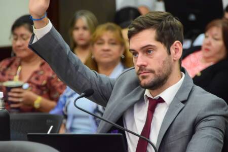 Koch criticó medida del HCD Posadas: "El recorte al personal fue una decisión unilateral del Ejecutivo" “No hay lugar donde tocaras el tema y no surgiera una crítica. Por eso dije que, desde los barrios más populares a los no tan populares, veo hoy un escenario complicado para la Renovación", dijo Koch