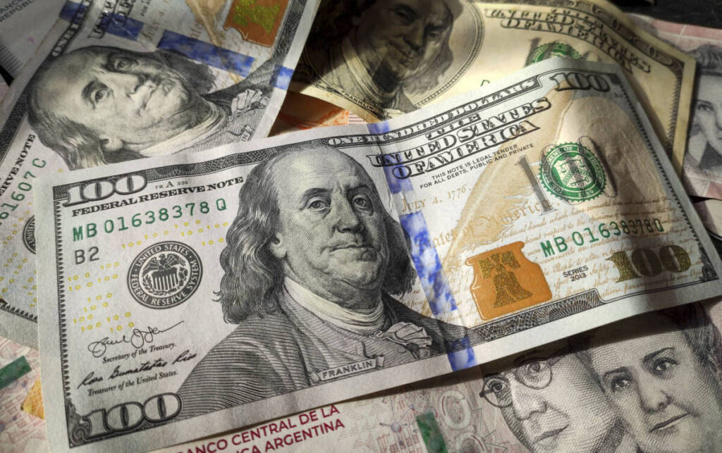 El dólar pierde valor y se vende a $1.090 en Posadas Para el ex ministro Cavallo, el país debería trabajar en un sistema que permita blanquear ese ahorro privado e integrarlo al circuito productivo mediante el sistema bancario.