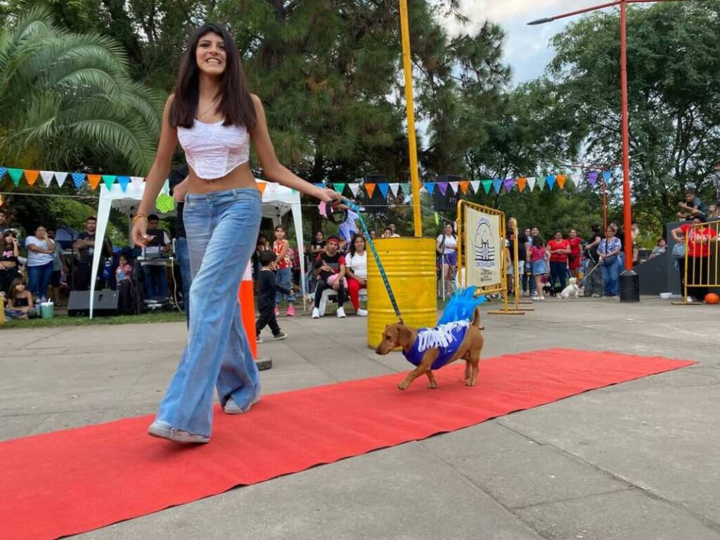 Concepción de la Sierra celebra a sus mascotas con un gran desfile y premios desfile mascotas 2 - 2