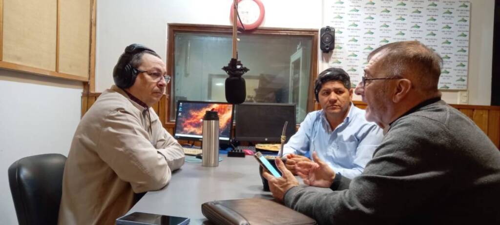 El obispo Juan Rubén Martínez en la entrevista por Radio Tupambaé