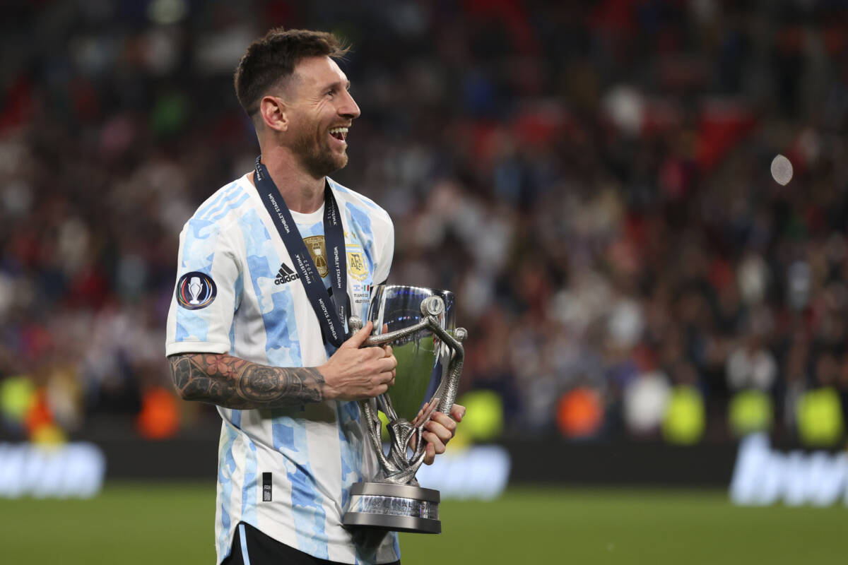 Finalissima en duda: la UEFA mantiene a Qatar como sede pese al conflicto en Medio Oriente 1 La UEFA confirmó que por ahora no analiza cambiar la sede de la Finalissima entre Argentina y España en Qatar, aunque el conflicto en Medio Oriente mantiene en suspenso la realización del partido.