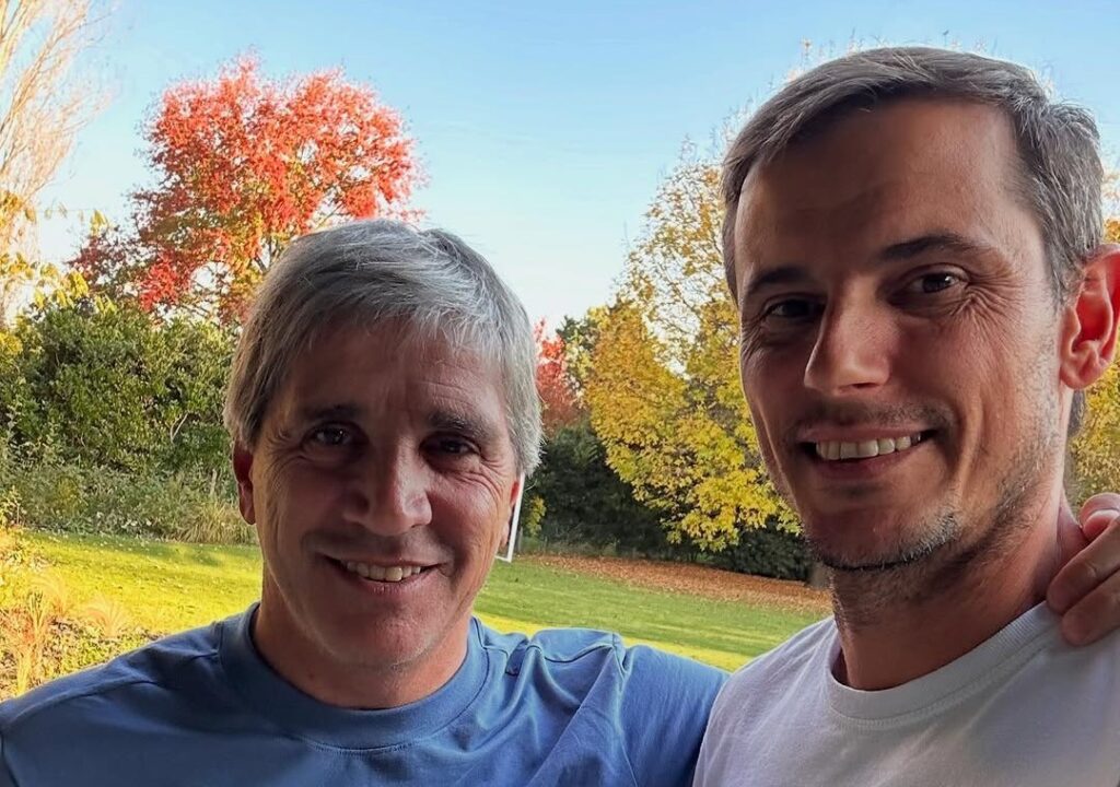Hartfield se reunió en la casa de Toto Caputo con el ministro para hablar de finanzas y economía