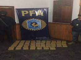 Costa del Paraná: abandonan 250 kilos de marihuana y se fugan en Puerto Esperanza 4 images 1 - 3