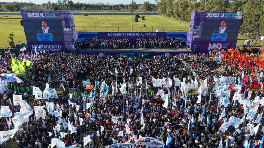 El acto central del lanzamiento de Kicillof en la interna del PJ bonaerense contó con una presencia multitudinaria