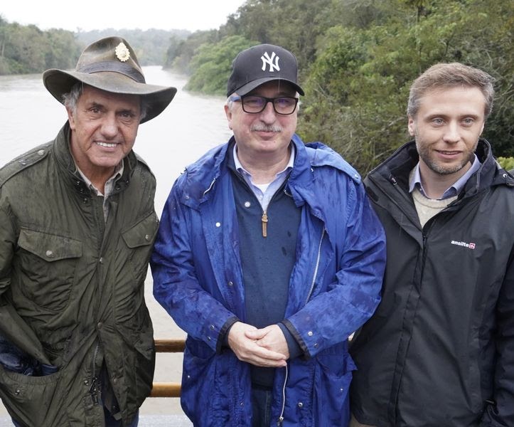 Cristian Larsen renunció a la presidencia de Parques Nacionales en medio de críticas por desregulación y conflictos ambientales 3 Cristian Larsen junto al secretario Daniel Scioli y el gobernador Hugo Passalacqua en Puerto Iguazú