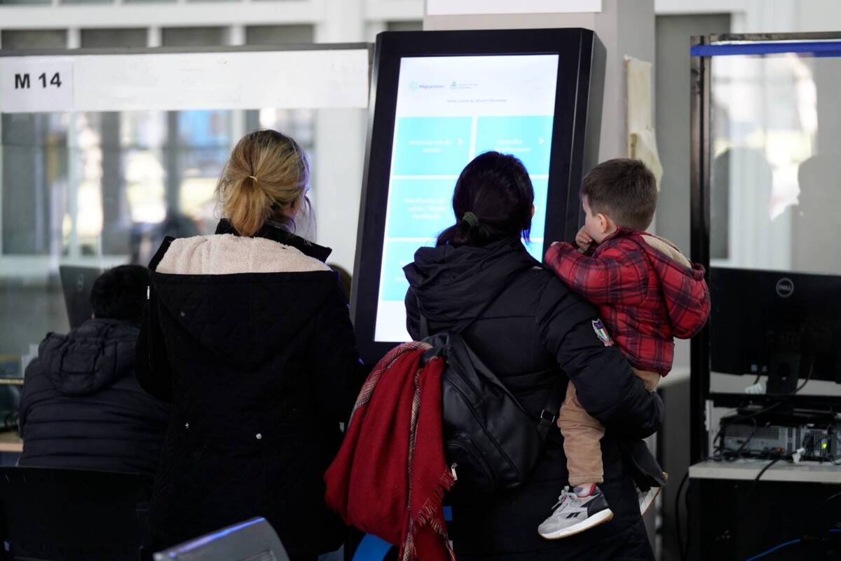 Migraciones modernizó permisos para viajar con menores 3 Migraciones implementó un nuevo sistema digital que moderniza y simplifica la Autorización de Viaje para Menores