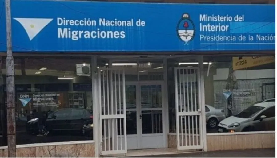 Argentina endurece su política migratoria: nuevas restricciones a extranjeros para salud, educación y residencia migraciones argentina - 1