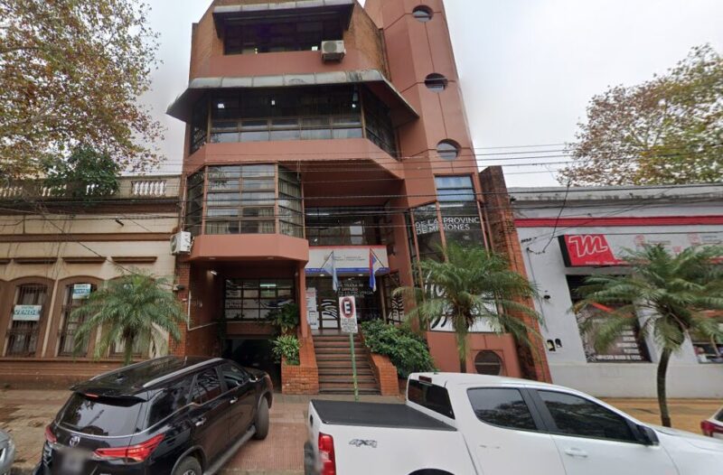 Sancionan a ATE Eldorado por paro en Salud: el Ministerio de Trabajo declaró ilegal la medida y aplicó multa millonaria 4 el Ministerio de Trabajo declaró la ilegalidad del paro mediante la Disposición N° 004/25, intimando a la seccional al cese inmediato de las acciones. Sin embargo, el gremio no acató la resolución