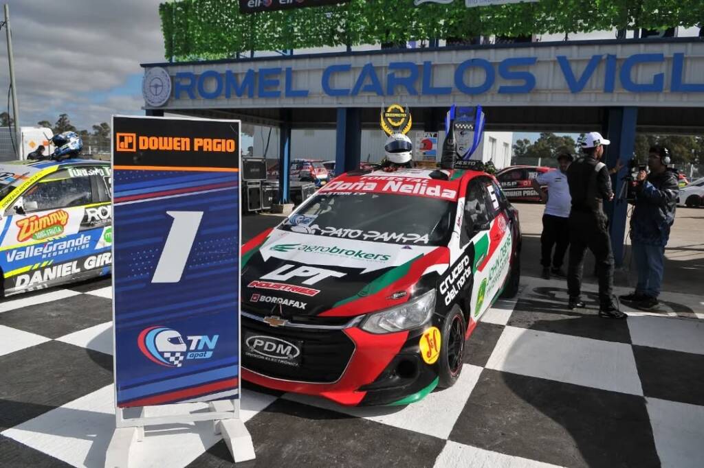 Pastori volvió a ganar en la Clase 2 del TN y es el nuevo líder del campeonato 2025 4 El auto donde corresponde: Mosquita Pastori ganador en Córdoba