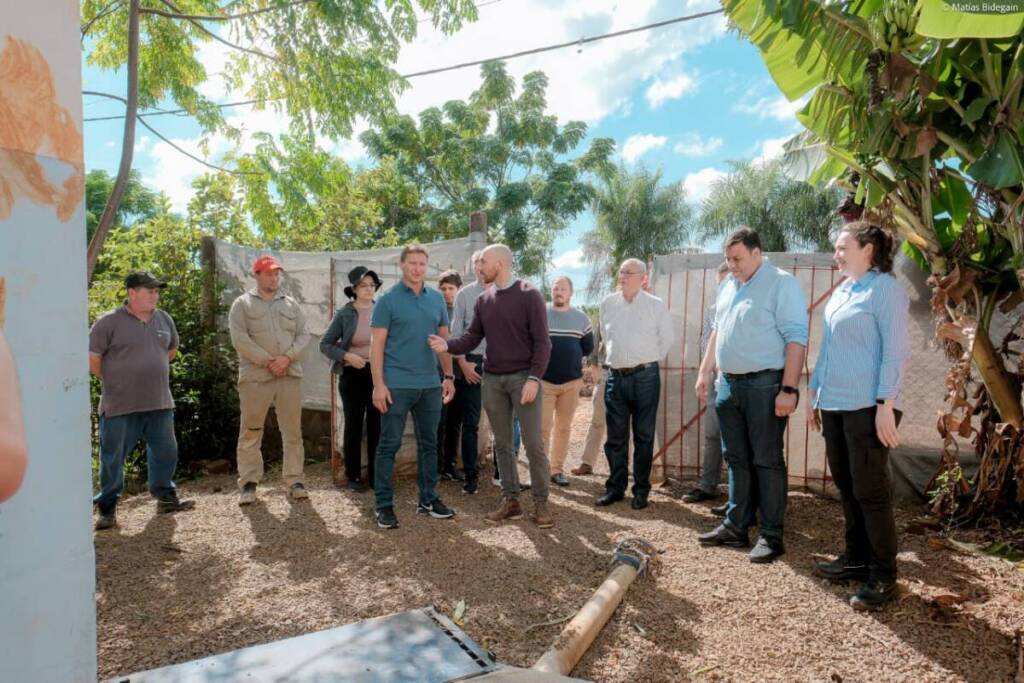 Concluyeron las obras del nexo hidráulico de agua para barrios de Oberá 2 Autoridades provinciales y municipales realizaron la supervisión de obras de la red troncal de agua potable en Oberá