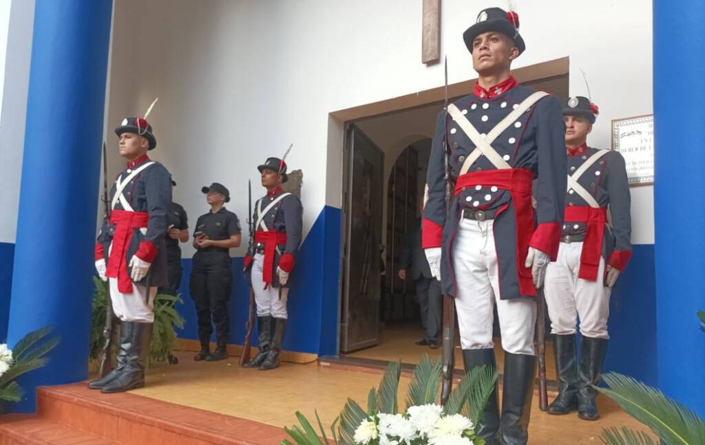 ofrenda floral policia 2 e1746714189337 - 2