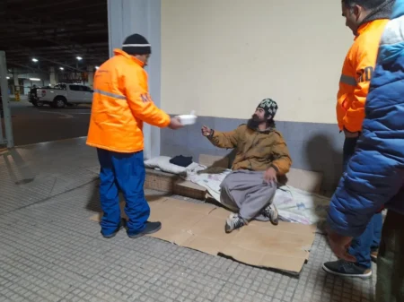 Frío polar en Posadas: cómo reportar personas en situación de calle operativo accion social 1 - 5