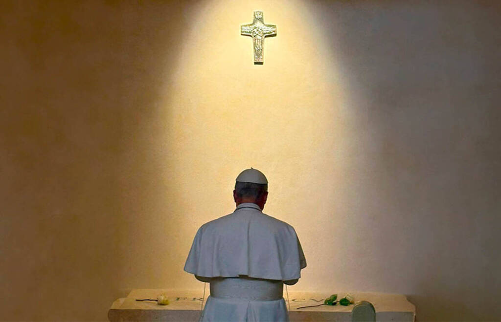 El Papa rindió homenaje a Francisco papa ante Francisco - 1