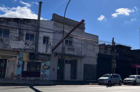 Advierten por canaleta colgada tras el temporal en Posadas peligro 2 - 1