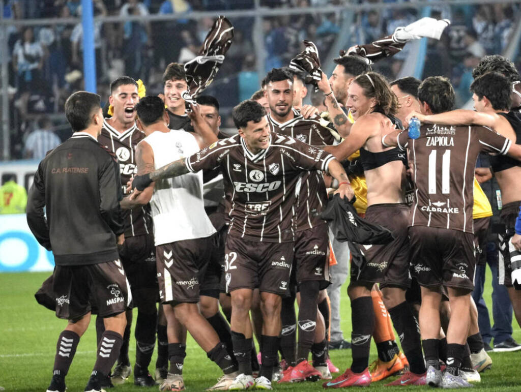 Racing quedó eliminado por Platense de la Liga Profesional de Fútbol 4 platense - 3