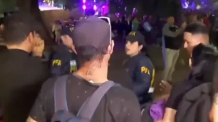 polemica acto adornipng - 2