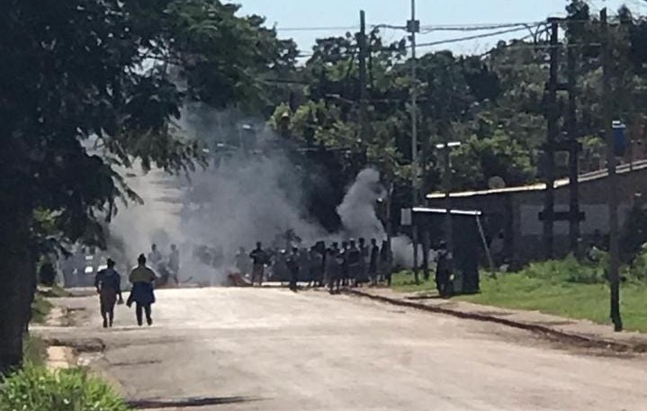 Desalojo en Posadas terminó con una protesta que incluyó corte de calles 5 protesta la sonada 2 - 4