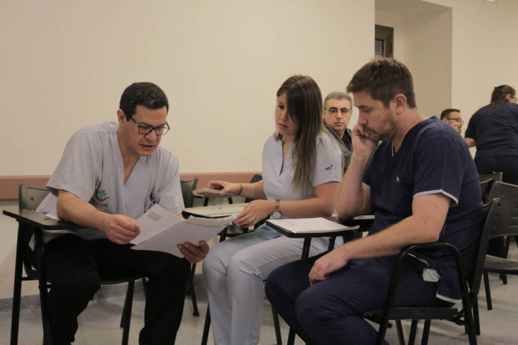 El Hospital Madariaga realizó la lectura de carpetas para residencias médicas y no médicas en Misiones 3 La sumatoria de estas instancias definirá el ingreso de los aspirantes a unas 180 residencias disponibles en toda la provincia, de un total aproximado de 240 postulantes.