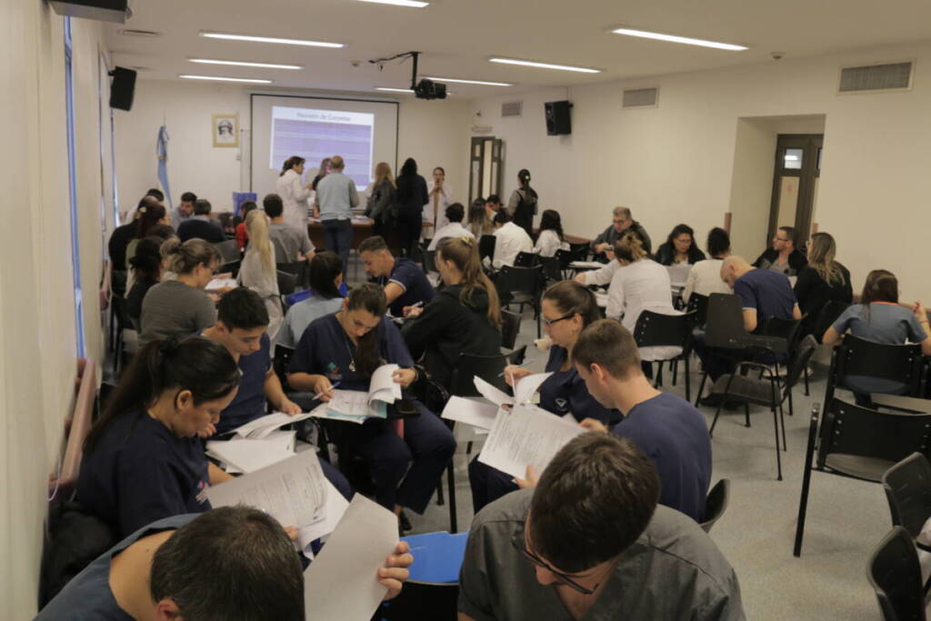 El Hospital Madariaga realizó la lectura de carpetas para residencias médicas y no médicas en Misiones 6 Los aspirantes que realizaron tres meses de pre-residencia suman un puntaje adicional de 0,5 en el concurso de ingreso, lo cual incentiva la formación temprana y el compromiso con el sistema sanitario provincial.