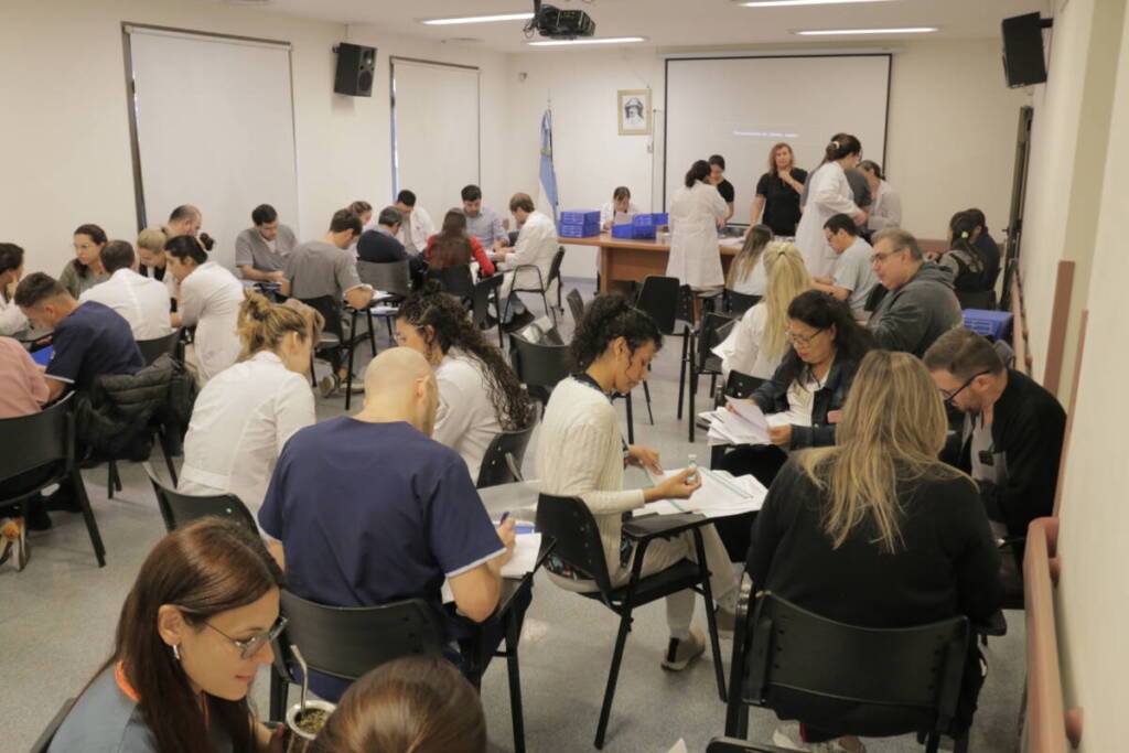 El Hospital Madariaga realizó la lectura de carpetas para residencias médicas y no médicas en Misiones 4 La lectura de carpetas consiste en el análisis detallado de los antecedentes académicos y laborales de cada aspirante.